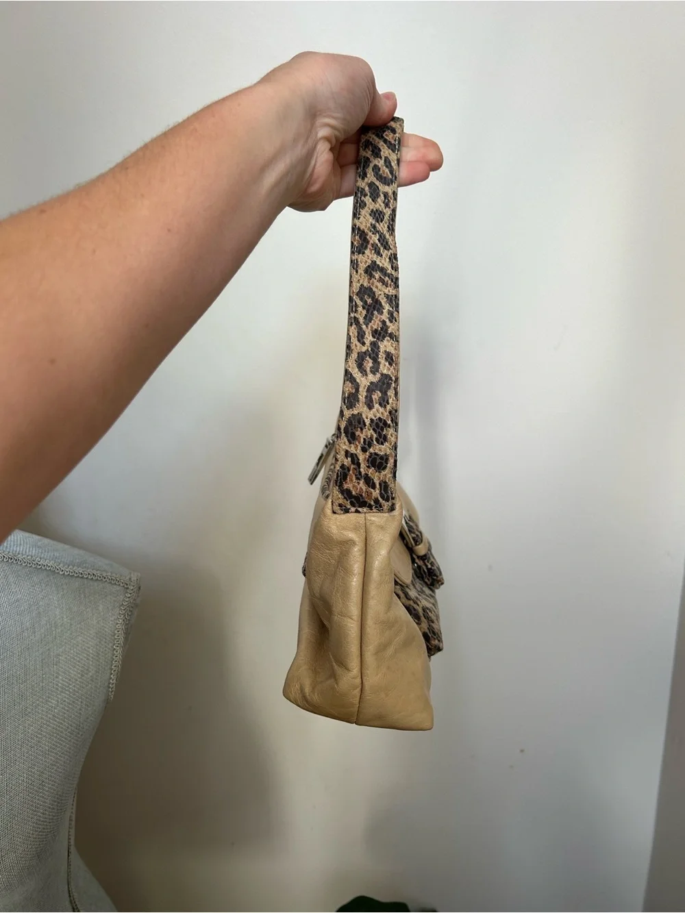 Pinky shoulder bag